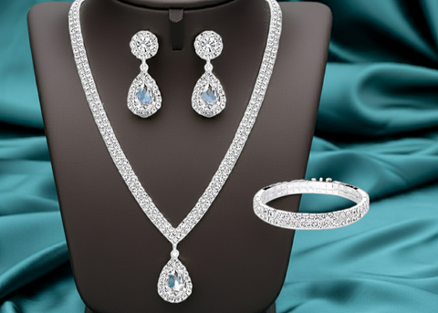 4 Pieces Luxurious Jewelry Set Exquisite Rhinestone Pendant Elegant Women's Crystal Silver Plated Necklace Earrings Bracelet Set